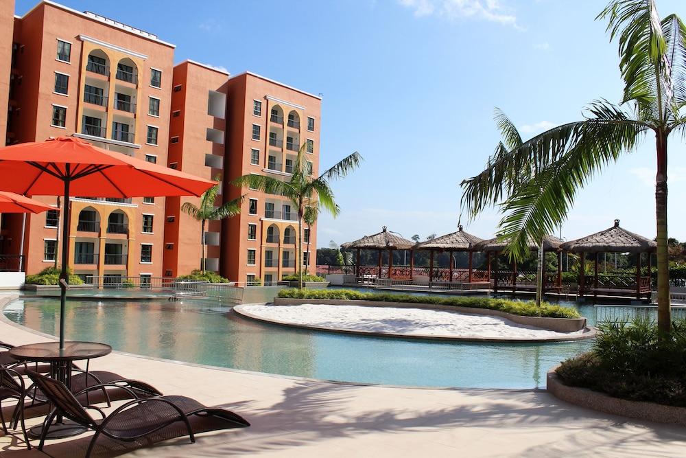 Arabian Bay Resort@ Bukit Gambang Resort City Extérieur photo