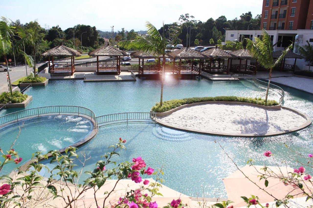 Arabian Bay Resort@ Bukit Gambang Resort City Extérieur photo